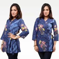 Model baju batik atasan wanita lengan panjang adalah salah satu jenis model batik atasan yang paling disukai kaum wanita sampai saat ini. 10 Ide Model Baju Atasan Depan Tali Samping Maria Space