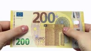 Dieses dokument enthält jeden schein in originalgröße und in verkleinerter spielgeldgröße. Neue 100 Und 200 Euro Banknoten Im Umlauf Deutsche Bundesbank