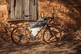 Except the only way to make a camel pack is with 8 leather and one water bottle and it only has 25% water in it. Cranktank4 Holds Four Liters In The Frame Triangle Bikepacking Com