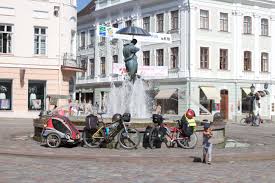 Dem Herbst Davon Fahren Fahrradour Mit Kindern Fahren Reisen Mit Kindern Lettland