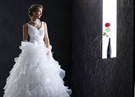 Check spelling or type a new query. Robes De Mariee Convoler Dans Les Plumes Mariage Com