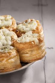 Vol Au Vent Recette En 2020 Bouchees Aperitives Alimentation Recettes Gastronomiques