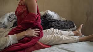 brutta puttana amatoriale in Francia succhia cazzo e le lecco la sua  vecchia figa pelosa