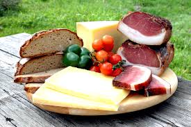 I tipici piatti di questa regione pur essendo da molti considerati di cucina povera, sono ricchi di tradizioni e di gusti. Trentino Alto Adige I Prodotti Tipici Lacuocaignorante