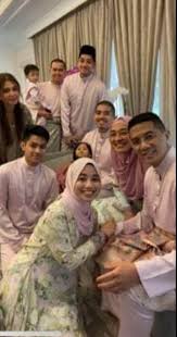Isn't it a coincidence that such political tactics. Ummi Dedah Azmin Beraya Bersama Menantu Cucu