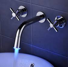 Wann muss der installateur zu rate gezogen denn das wasser kann durch die rillen oder die von dem kalk beschädigten stellen ungehindert fließen und tropft deshalb leicht aus der. Wasserhahn Badezimmer Wand