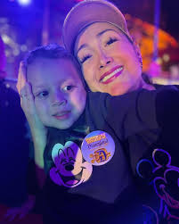 Cómo le agradezco a la vida que me cruzara contigo! Celebro tu cumpleaños  como uno de los días donde además de festejar que llegaste a este mundo a  traer alegría, amor, dedicación,