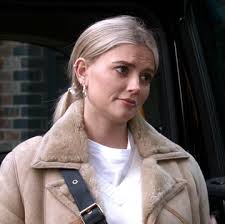 Kelly admits to crying