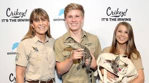 Steve irwin was an australian conservationist nicknamed the crocodile hunter. here is a look at some of the best steve irwin sayings left from his life. Steve Irwin 44 Sohn Robert Ist Ganz Der Papa Promiflash De