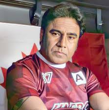 She has her EYEBALLS tattooed 😳 😳