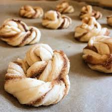 Kanelbullar Die Besten Zimtschnecken Aus Schweden Hier Findet Ihr Das Rezept Schwedische Rezepte Rezepte Zimtschnecken Rezept