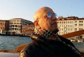 Enrico ruggeri nasce a milano il 5 giugno 1957. Enrico Ruggeri Chi E Il Cantante Ospite Di Sanremo 2015 Per Un Omaggio A Gaber Jannacci E Faletti