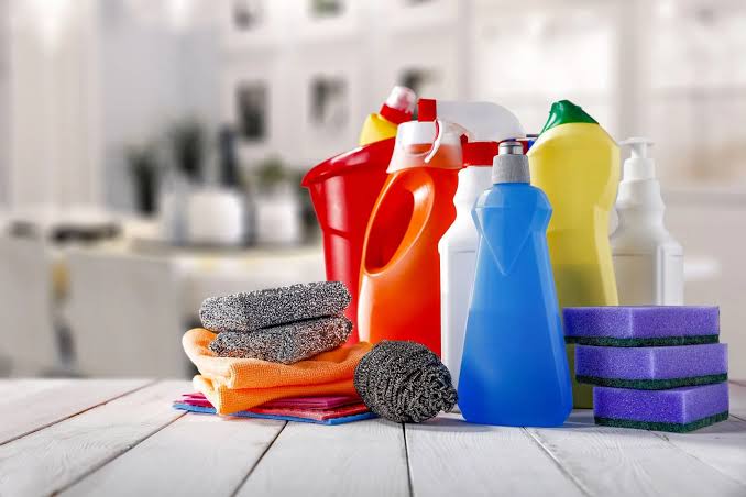 The Best Clean & Safe Household Cleaning Products (And Ingredients to Avoid)