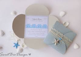L'organizzazione del matrimonio può essere dispendiosa in base a quel che si desidera come ad esempio, una location un modo per contenere le spese è quello del fai da te che in questo caso è possibile applicare alle partecipazioni. Matrimonio Estivo Partecipazioni Fai Da Te A Tema Mare