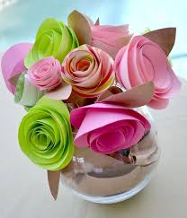 Molti dei fiori che per tradizione simboleggiano l'amicizia sono fiori che possono essere facilmente trovati in natura e che ad oggi godono di grande diffusione, tanto che è facile poterli acquistare in. Come Fare Fiori Di Carta Semplici Fiori Di Carta Come Fare Fiori Di Carta
