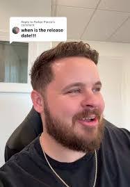 Bee Parker's Instagram, Twitter & Facebook