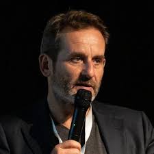 Deborah Pham (@DebbiePhm)