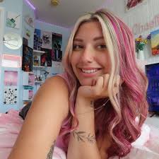 kk 🤍🪩🎀 (@chaelivega)