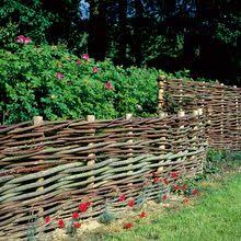 Mit Weiden Gestalten Marz 2011 Familienheim Und Garten Naturzaun Weidenzaun Gartenzaun Ideen