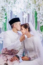 Anak datuk maznah hamid kahwin. Ikatan Cinta Di Antara Anak Yb Dato Seri Mohamed Azmin Ali Dan Allahyarhamah Datuk Maznah Hamid Nona