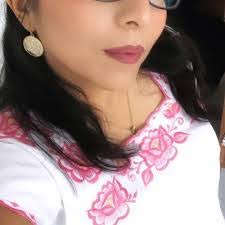 Elizabeth Arechiga's Instagram, Twitter & Facebook