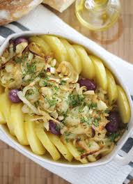 A moda pegou tão bem que mais tarde foi o polvo a ser utilizado para a mesma receita. Bacalhau Com Batatas E Cebolas