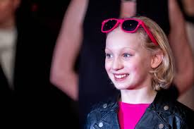 Schon mit systemsprenger begeisterte helena zengel das publikum, dann gelang der der zwölfjährigen berlinerin der sprung nach hollywood. Helena Zengel Steckbrief Bilder Und News Web De