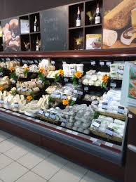 Super U France Grocery Retail Supermarket Food Layout Landscape Lifestyle Non Food Visual Merchandising W Supermarket Design Liquor Cabinet