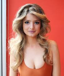 It turns out, however, she was known for beauty since childhood. Feathered Layered Farrah Fawcett Hair Novocom Top