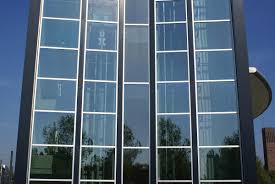 Das 2001 eröffnete haus wurde vom büro norman foster in zusammenarbeit mit rhode kellermann wawrowsky geplant. Arag Turm Dusseldorf Morsenbroich 2000 Structurae