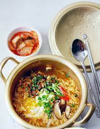 Resep kimchi bokumbap <989> membuat nasi goreng kimchi adalah cara yang bagus untuk menggunakan kimchi sisa yang agak prima, serta nasi sisa. Gampang Dibuat 5 Makanan Korea Ini Bisa Kamu Masak Sendiri Di Rumah