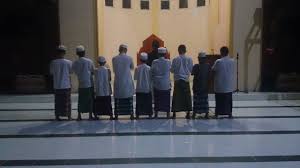 Sama halnya dengan pelaksanaan sholat sunnah pada umumnya, sholat tahajud pun juga dilaksanakan. Doa Setelah Shalat Tahajud Lengkap Dalam Bahasa Arab Dan Latin