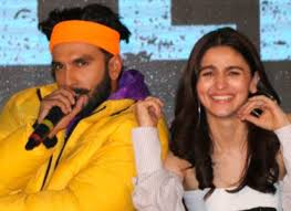 Watch Alia Bhatt Explains Meaning Of Gulu Gulu From Gully Boy Ranveer Singh Calls Her Special Bollywood News Bollywood Hungama Name ranveer generally means hero of the battle, is of indian origin, name ranveer is a masculine (or boy) name. gully boy ranveer singh calls her