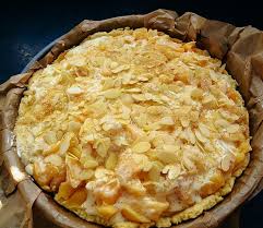 Quittenkuchen Rezept Mit Mandeln Und Creme Fraiche In 2020 Quittenkuchen Creme Fraiche Rezepte Rezepte