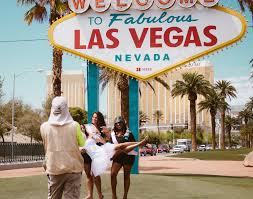 No visit to las vegas is complete until you've had your picture taken in front of the ironic sign at the south end of the vegas strip. How To Get The Perfect Picture At The Vegas Sign Blog Salt Water Vibes