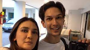 Dimas pun langsung mencium kening luna maya. Saat Luna Maya Tagih Kejelasan Hubungan Dengan Dimas Beck Showbiz Liputan6 Com