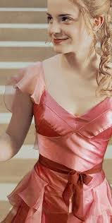 Pin Von Henriette Grell Auf Kleider Hermine Granger Hermine Weihnachtsball