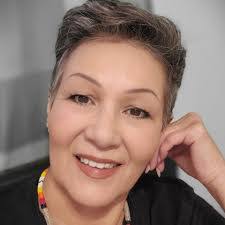 Leona Alexander's Instagram, Twitter & Facebook