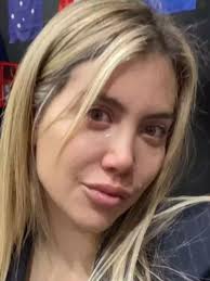 Why did Wanda Nara's daughters finish school in June?