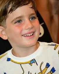 Quando eu era criança meu maior desejo era crescer! Com 4 anos fiz uma mala  pra fugir de casa, mas minha mãe descobriu. A vida que eu vivo hoje eu já  mentalizava