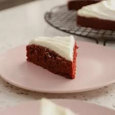 Layers of moist red velvet cake two layers of moist red velvet cake with luscious cheesecake layer in between.this beautiful rich make sure you wipe off cake crumbs of the spatula, so they don't transfer to the bowl of icing. 10 Best Red Velvet Cake With White Cake Mix Recipes Yummly