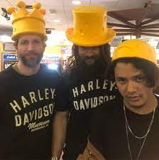 Jason Momoa And His Crew Cheese Heads Lol Jason Momoa Jason Cheesehead