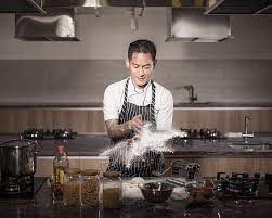 Meski sosoknya tidak turut hadir di dapurmu, tapi kamu bisa mencoba resep dari salah satu jusri masterchef indonesia ini. Teknik Memasak