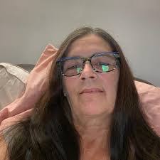 Suzi Armstrong's Instagram, Twitter & Facebook