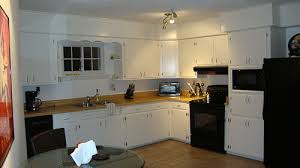 There were 1.65 million housing starts in 1955 and 1.5 million for so as an overview and a generalization, the typical 1950's ranch house interior had three bedrooms and one bath, an open floor plan and eat in kitchen. A 1950s Ranch House With Some Surprising Features 15 Photos