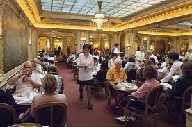 Salon De The Angelina Situe Au 226 Rue De Rivoli 75001 Ouvert Du Lundi A Dimanche 7h30 A 19h30 Metro Tuileries Tea House The Good Place Places