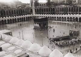 صورة نادرة ذات جودة عالية للأمطار على الحرم المكي الشريف زمن الثمانينات الهجرية pilgrimage to mecca saudi arabia old mecca city