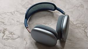 Airpods max combine a custom acoustic design, h1 chips, and advanced software to power computational audio for a breakthrough listening experience with adaptive eq, active noise. Airpods Max Im Test Lohnen Sich Apples 600 Euro Kopfhorer Stern De