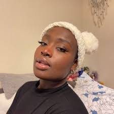 Shannon Mcgovern's Instagram, Twitter & Facebook