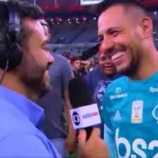 Vídeo: Diego Alves entrega que Eric Faria é flamenguista ao vivo